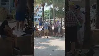 Музыканты на пляже Джомтьен, Таиланд /Musicians on Jomtien Beach, Thailand