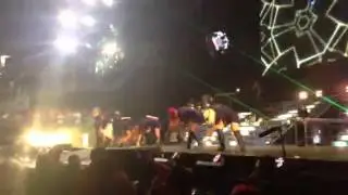 Wisin y Yandel Live - algo me gusta de ti (celular)