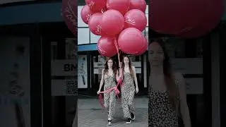 Гигантская связка из 25 метровых шаров появилась в TRINITI