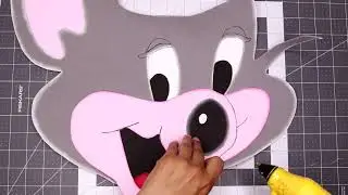 Chuck E. En Fomi.