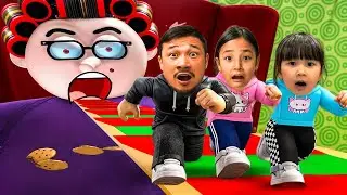 ЗЛОЙ БАБУШКАНЫҢ ҮЙІНЕН ҚАШТЫҚ😱 ТОМИКОШ ШЫҒА АЛАДЫМА?😳 ROBLOX🎮