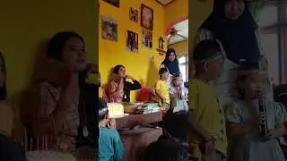 Acara ulang tahun di kampung