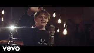 Lewis Capaldi - Hold Me While You Wait
