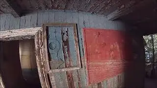 Старая баржа за кафе "Припять"