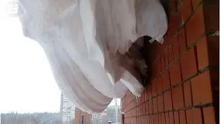 В Ижевске один человек погиб при падении снега с крыши
