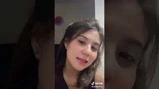 SENYUM MANIS CEWEK BERBEHEL 