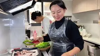 The eldest daughter's idea is really good. The family version of barbecue is clean  hygienic and af