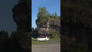 Вид с вершины Шайтан Камня на село Чусовое, реку и скалы