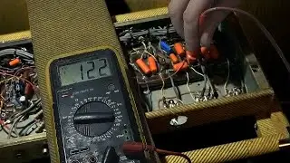Troubleshooting a Vintage Guitar Amplifier Part 2. SHOCKING Ending.