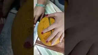 А дыня то созрела 😀 Внук оценил 👍 #теплица #дыня #вкусно