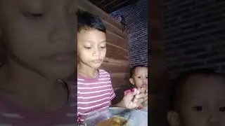 adikku yang lucu😘😘mau makan malah baca doa tidur🤣🤣🤣😂🤗🤗(2)