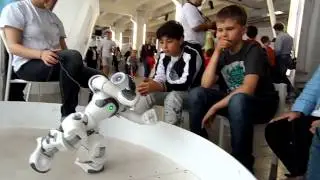 танец робота