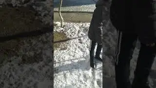 Танцуем наулице с Другом,и с братам