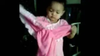 mom...look at me,help me to wearing a jilbab