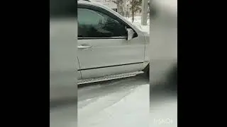 Хома заплакал от холода.