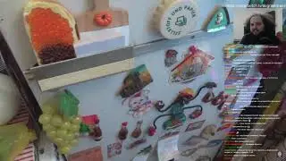 Бэбэй смотрит на ключицу Анатолия и его холодильник в 2015