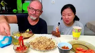 Анекдот Косит мужик сено в скафандре