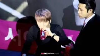 151113 잠실 팬사인회 XIA 준수 ジュンス - 물병 못따는 쥰쮸