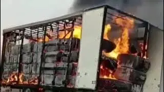 Мошини боркаш дар марзи Точикистон ва Узбекистон сухта истодааст!