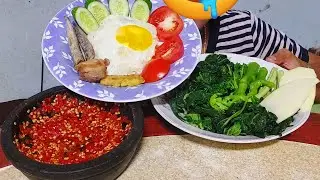 ASMR MUKBANG BABY IKAN TONGKOL+TEMPE AYAM +TELUR CEPLOK+SAMBEL TERASI LALAPAN NYA NIKMAT NYA