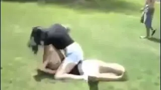 MMA  Женские драки! Драка обезбашенных девиц! girl fight 2013 Крутые Драки