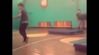 САЛЬТО,ИЛИ О ТОМ КАК МОЙ ДРУГ СЛОМАЛ ШЕЮ...