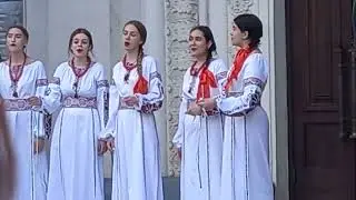 ДІВЧАТКА НЕЙМОВІРНО ЗАСПІВАЛИ! ЛЮДИ НА ВУЛИЦІ БУЛИ В ЗАХВАТІ! Темна нічка гори вкрила