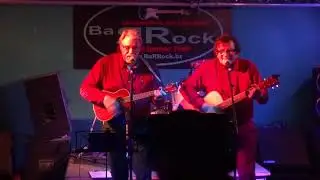 An de Eck steiht 'n Jung mit'n Tüddelband   Hannes+Jens
