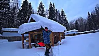 У Лесного дома. Выходной в лесу с обедом. Лес, тишина, следы на снегу.