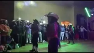 ADY BAILANDO-2