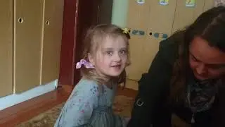 Пришли за Дариной в детский сад.