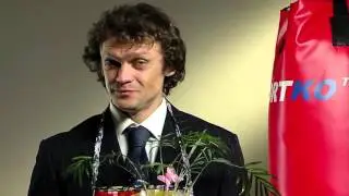 ЯнуковоЩ Дорогие украинцы и сёстры! 8 марта!