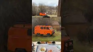 Оранжевая буханка маслом через пятна