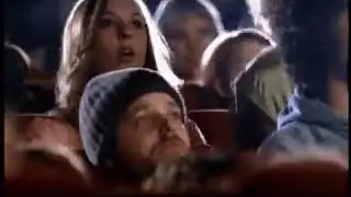 Typisch bei einer Nervensäge im Kino !