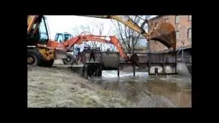 Zator lodowy na rzece Wildze w Garwolinie