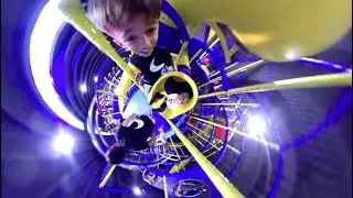 Zero-Gravity Roma - Roma è stata invasa!