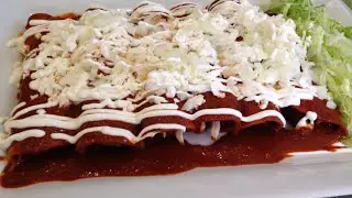 CHICKEN ENCHILADAS IN GUAJILLO CHILI RECIPE
