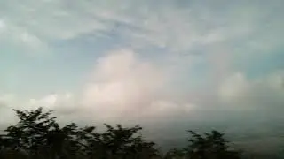 Entre nubes y montañas voy