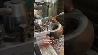 Срезаем проушину гидроцилиндра. Готовим к замене штока.