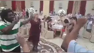 Парень зажигает на свадьбе в зале Аль-Амир Махачкала