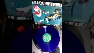 Lp Edy Star refletindo hologramas por todos os lados