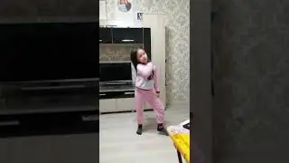 На карантине танцует Виктория.