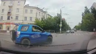 Да, мы медленные, но это не означает что нам нужно создавать помехи, да еще и кричать на нас
