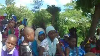 Mtoto afanya mazito mbege ya mgeni rasmi na mkurugenzi
