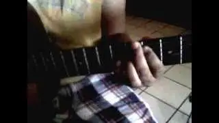 se aparecio un niño encuerado en el video jajjajajaja..