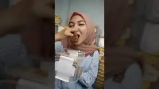 RATU LEBAH MINUM MADU LANGSUNG DARI SARANGNYA?
