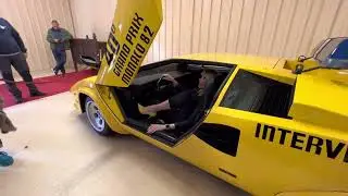 Saliendo de un Lamborghini