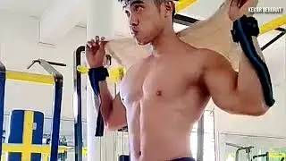 Latihan Otot Bahu Dengan Dumbbell
