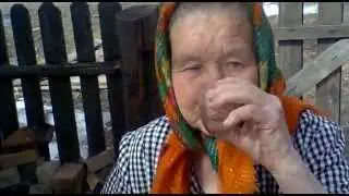 Бабка Нюра поет чистушки