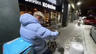 Андрей устроился работать Курьерам